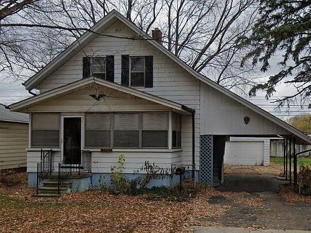 1st image of 27433 Groveland St