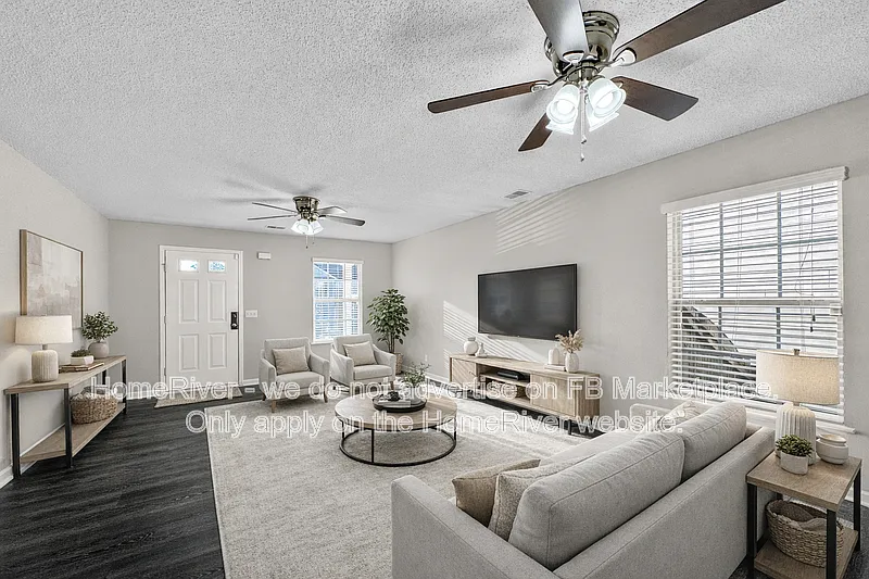 4 bed, 2.5 bath, 2072 sqft, $2,085 — Photo 2
