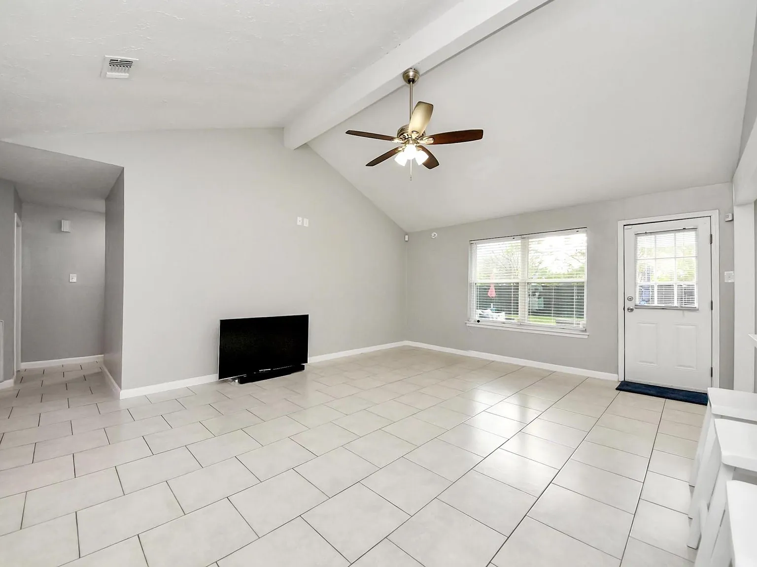 4 bed, 2.0 bath, 1655 sqft, $2,100 — Photo 3