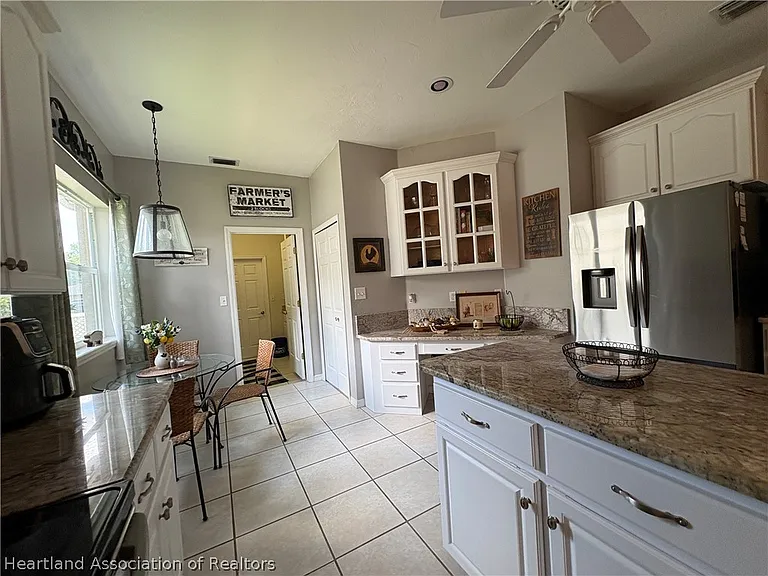 2843 Meadowood Ln — Photo 13