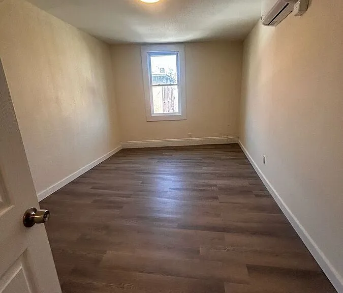 180 Ashburton Ave — Photo 4