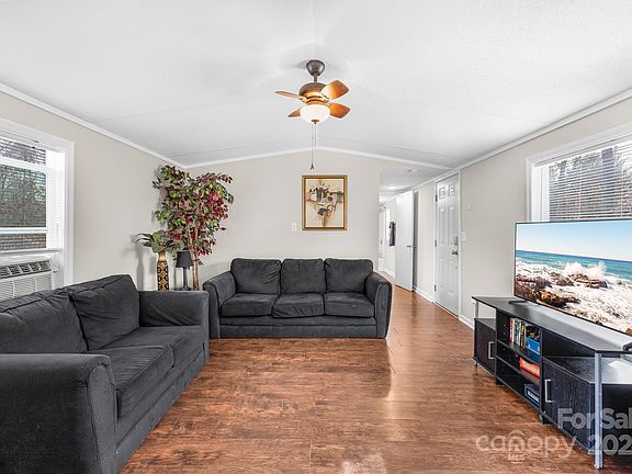 4th image of 224 Fieldcrest Dr
