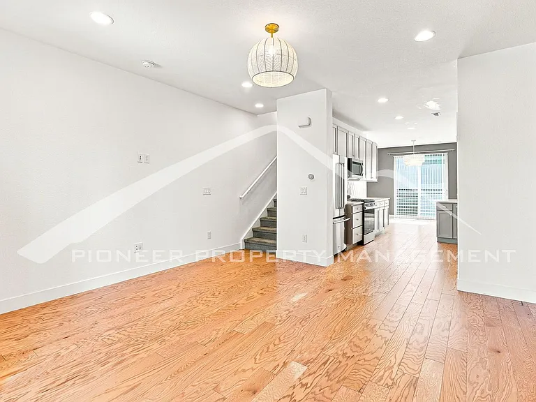 940 Navajo St — Photo 4