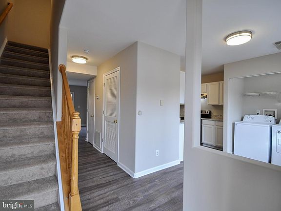 5th image of 9920 Matti Hill Ct