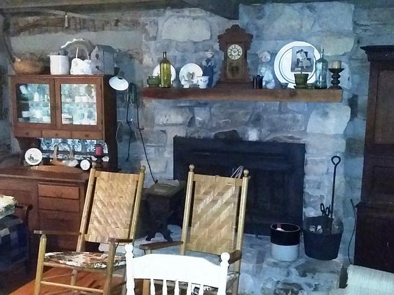3rd image of 432 Smith Hollow Rd