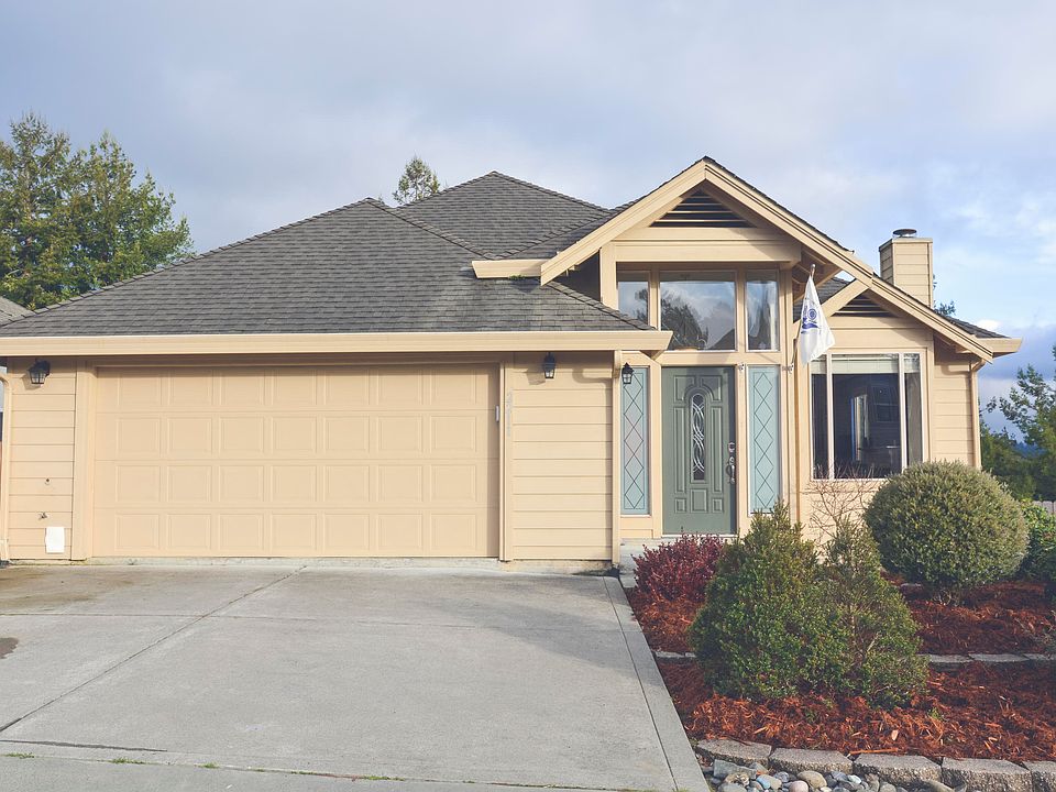 1st image of 2211 Briarwood Cir