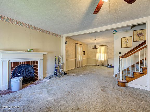 4th image of 310 N Walnut St