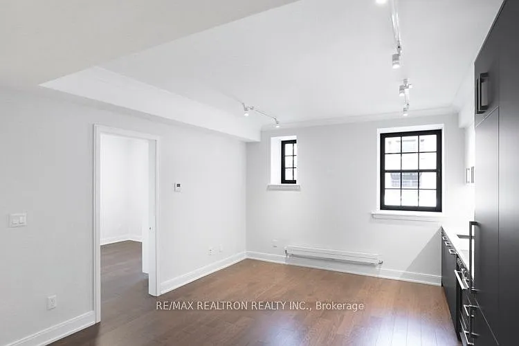 Building Photo - 2 Clarendon Ave #119
