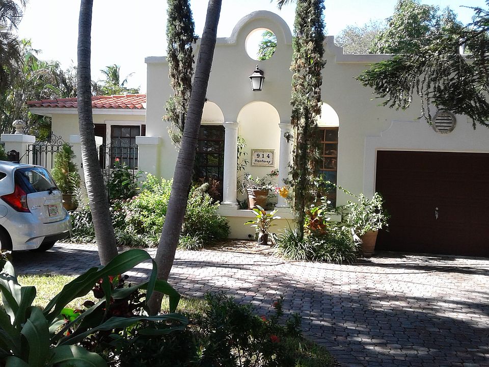 Circular paver driveway