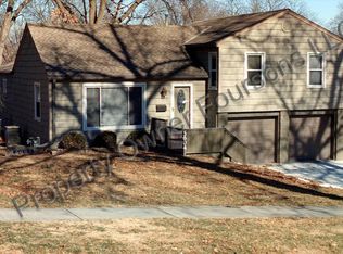 5604 W 79th St, Prairie Village, KS 66208