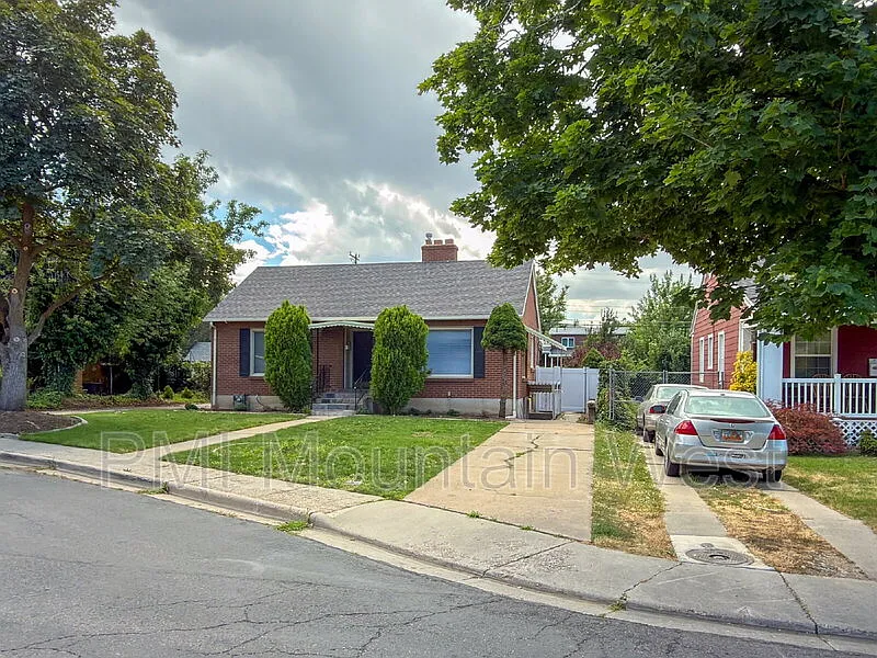2 bed, 1.0 bath, 950 sqft, $1,350 — Photo 2