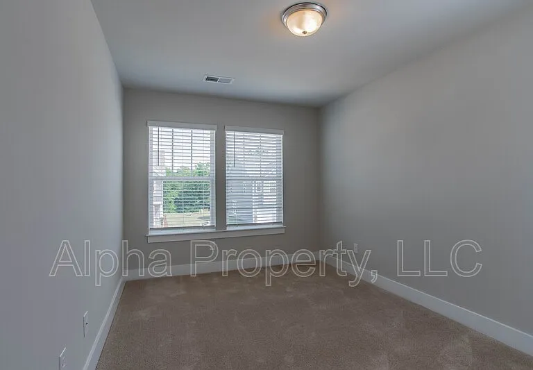 385 Hague Dr — Photo 14