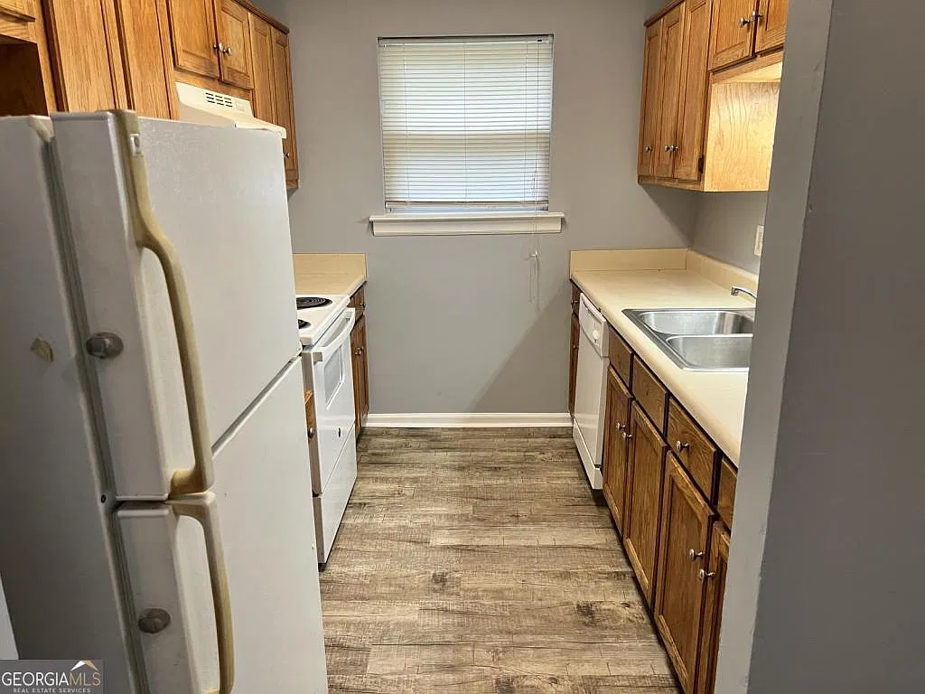 3 bed, 2.0 bath, 1424 sqft, $1,200 — Photo 3