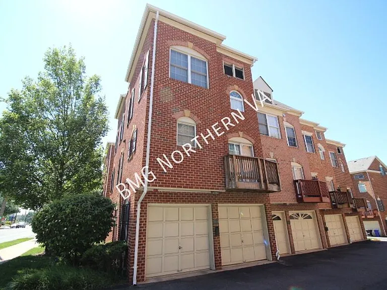 2304 N Greenbrier Ct #206 — Photo 28