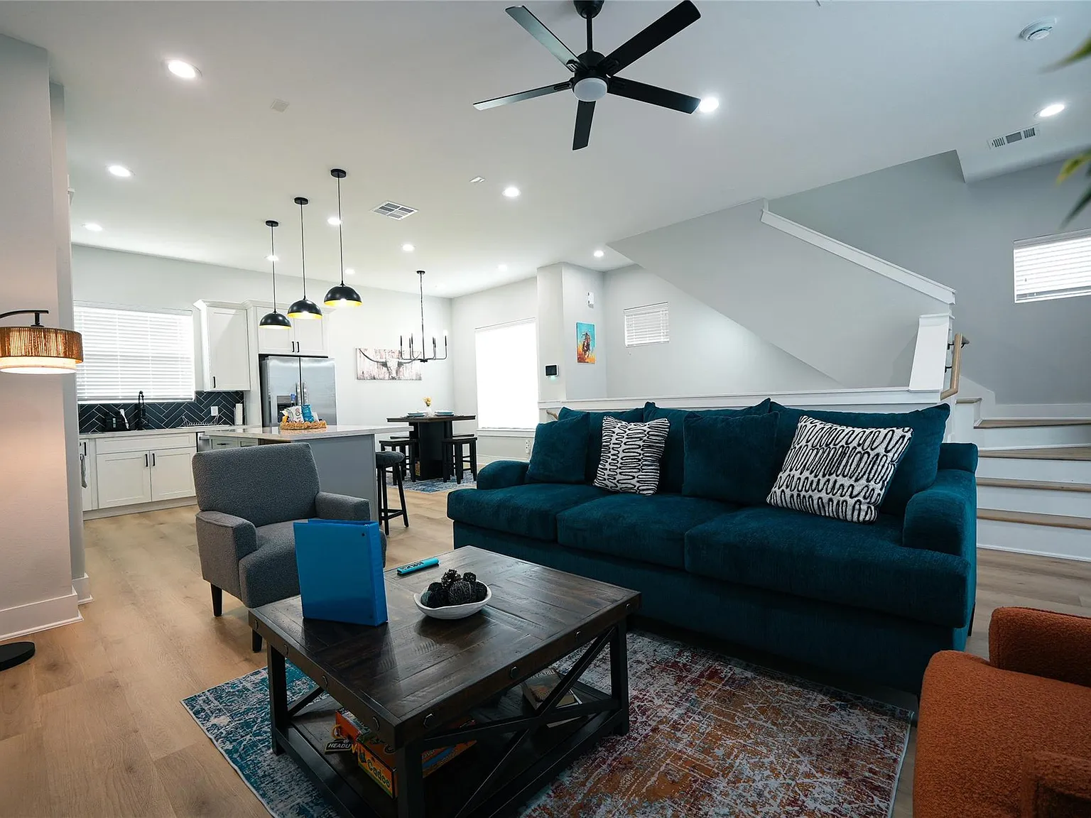 3 bed, 3.5 bath, 1791 sqft, $2,400 — Photo 2