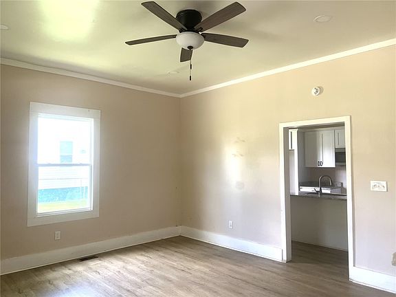 3rd image of 114 Shirley St