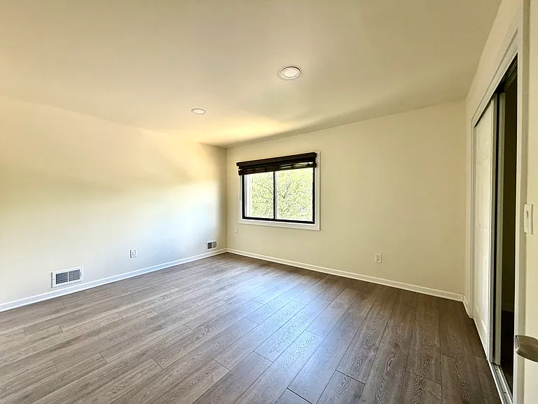 97 Hampton Pl #NA — Photo 12