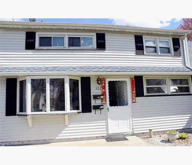 322 Ella Ave photo 1