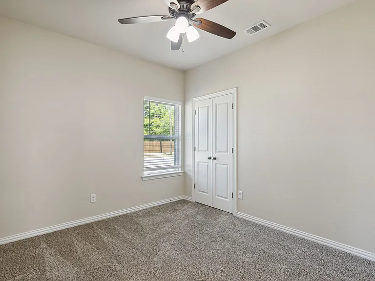 731 W Bond St — Photo 22
