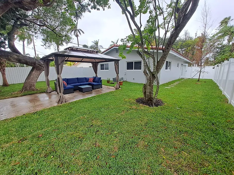 1060 Tyler St — Photo 39