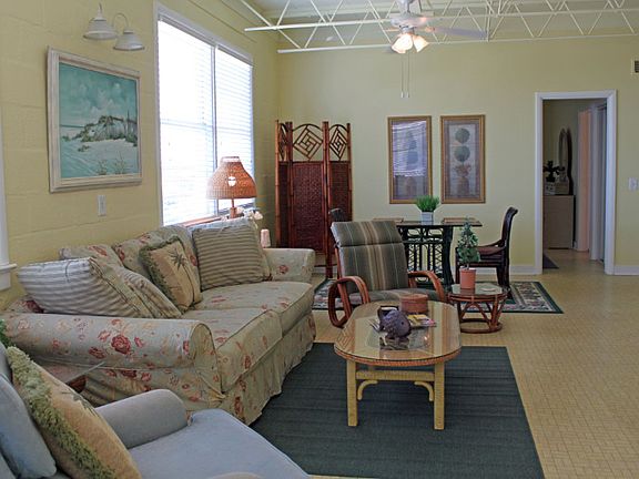 4th image of 2134 S Fletcher Ave