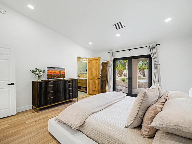 1053 E Bart St — Photo 33