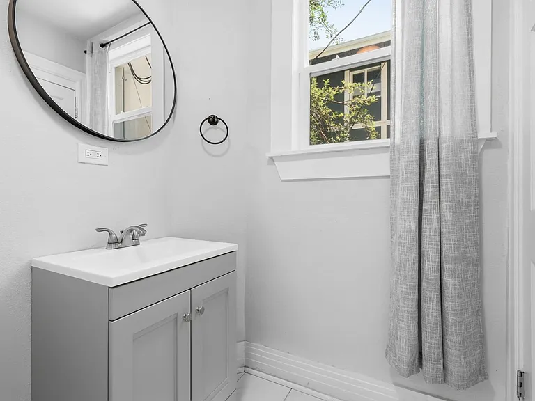 936 N Ogden St — Photo 18