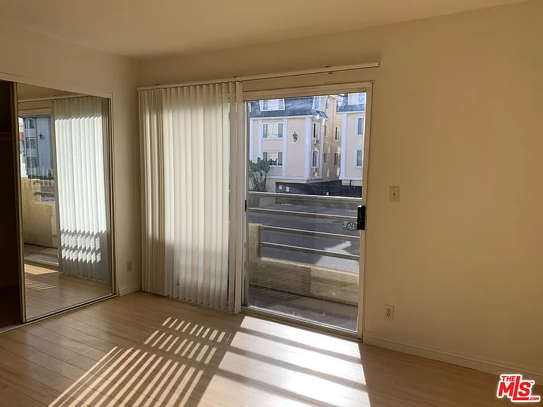 420 S Harvard Blvd #101 — Photo 12