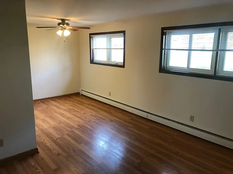 Embassy Square Apartments — Photo 11