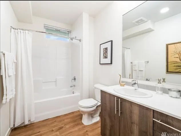 121 12th Ave E #405 — Photo 2