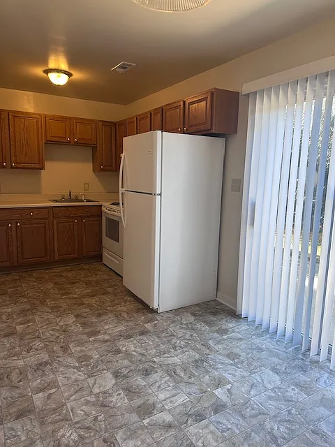 2 bed, 1.5 bath, 1000 sqft, $1,150 — Photo 2
