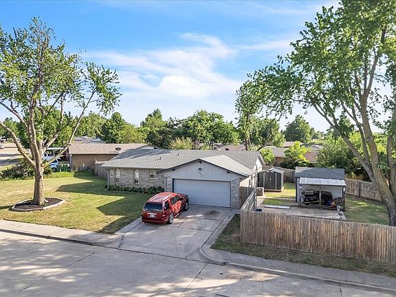 4th image of 412 Teakwood Ave