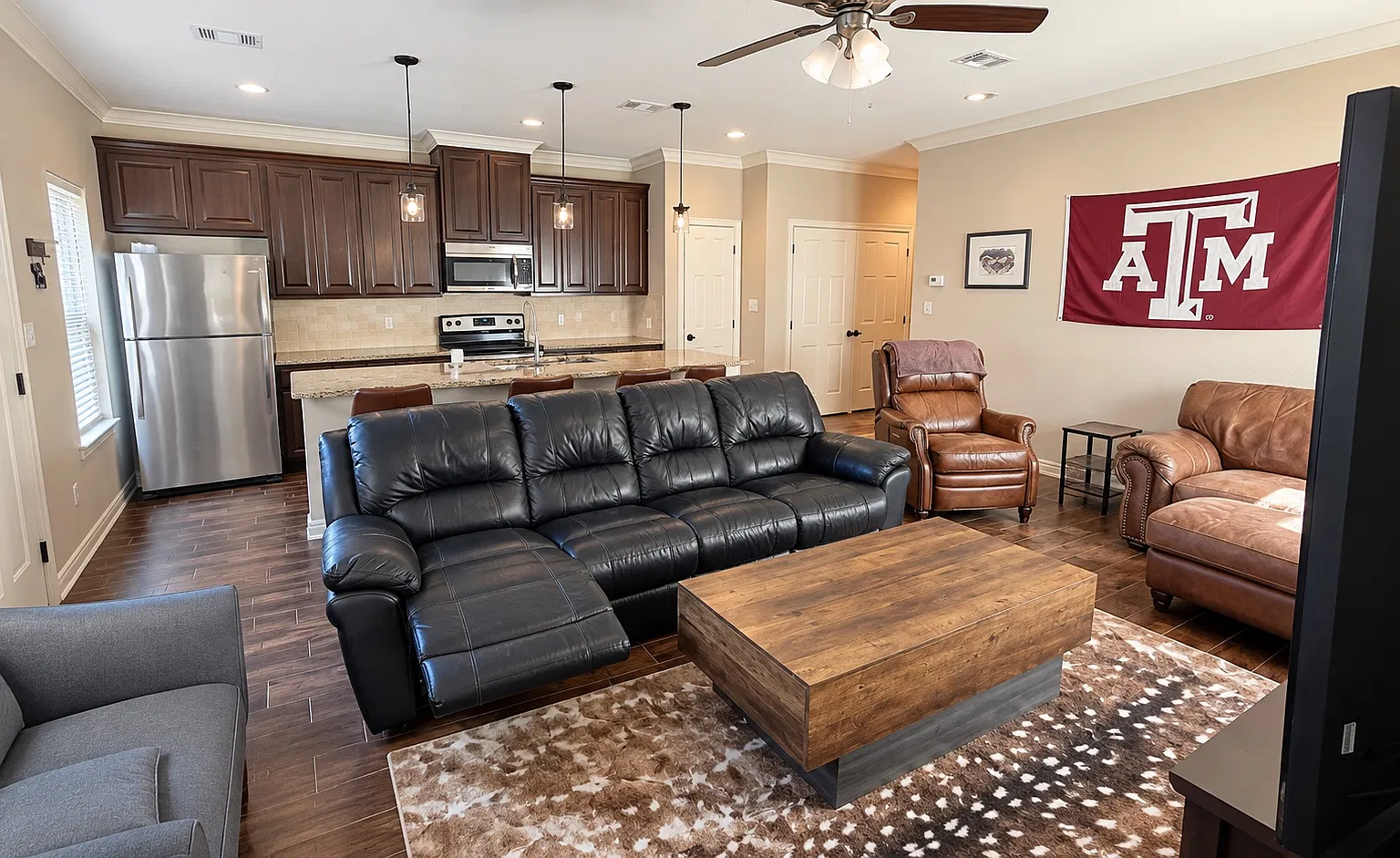 4 bed, 4.5 bath, 1747 sqft, $2,995 — Photo 3