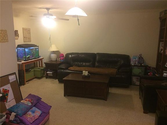 3rd image of 5913 Wedgmont Cir N