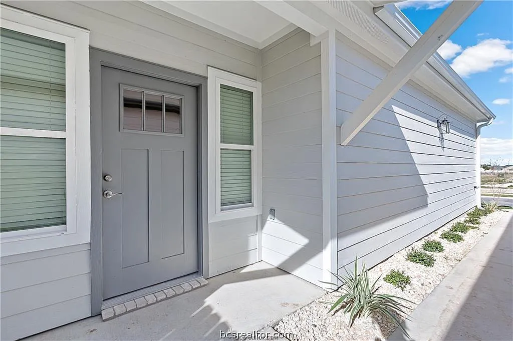 3 bed, 1421 sqft, $2,100 — Photo 3