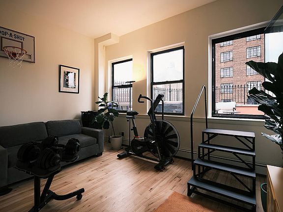 5th image of 69 S Oxford St APT 6B