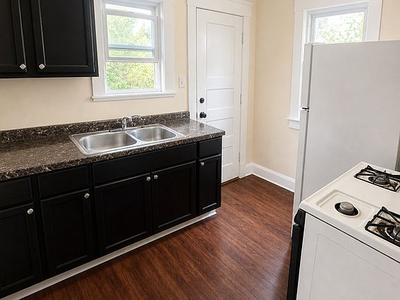 4th image of 9814 Dunlap Ave