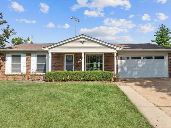 11809 Park Ct, Maryland Heights, MO 63043