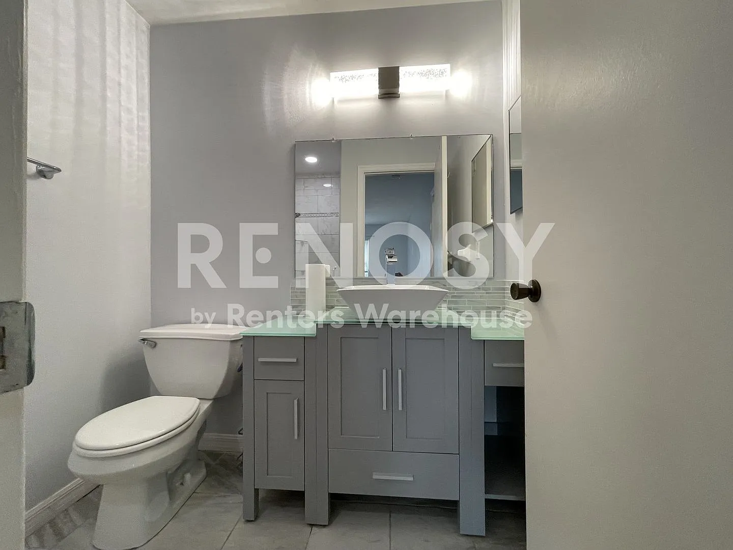 Sun City Center - Kings Point - Updated 2/2 End Unit Condo — Photo 1