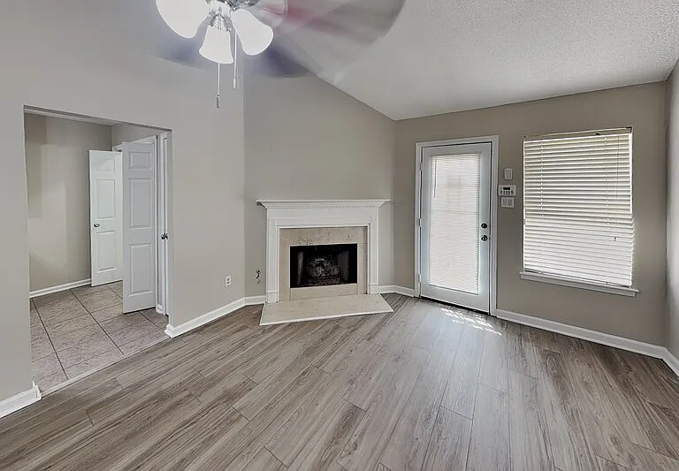 1633 Dexter Ln — Photo 1