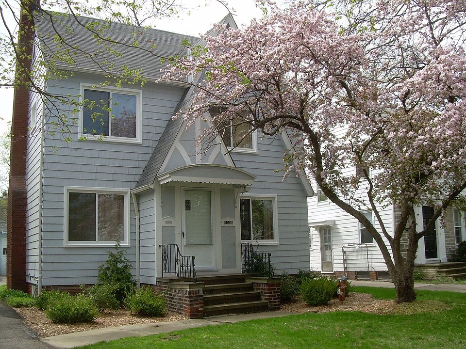 Charming renovated 4 bd colonial with finished basement