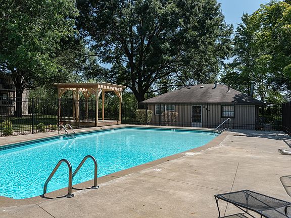 2nd image of 817 NW Park Ln