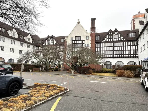 236 Edgemere Street #106, Montauk, NY 11954