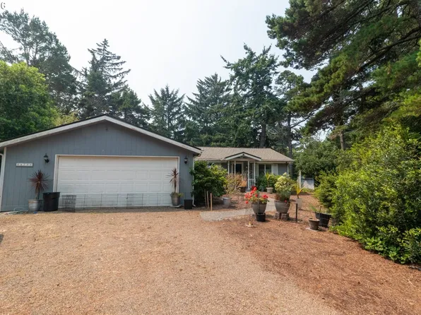 4792 Rhododendron Loop, Florence, OR 97439
