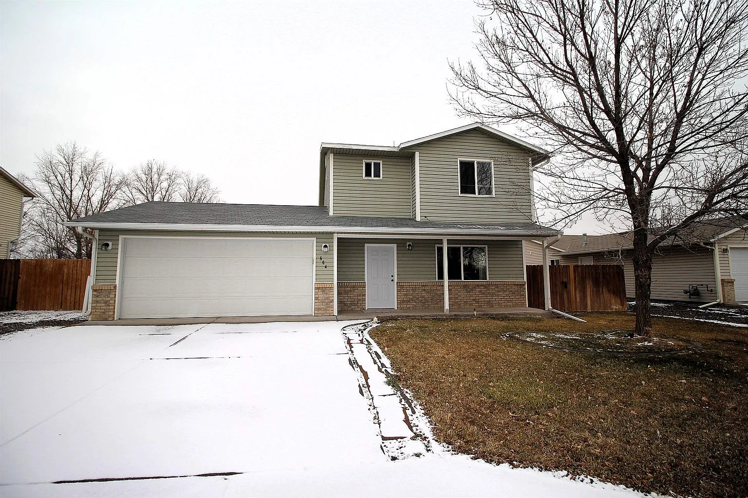 3 bed, 1390 sqft, $2,115 — Photo 1