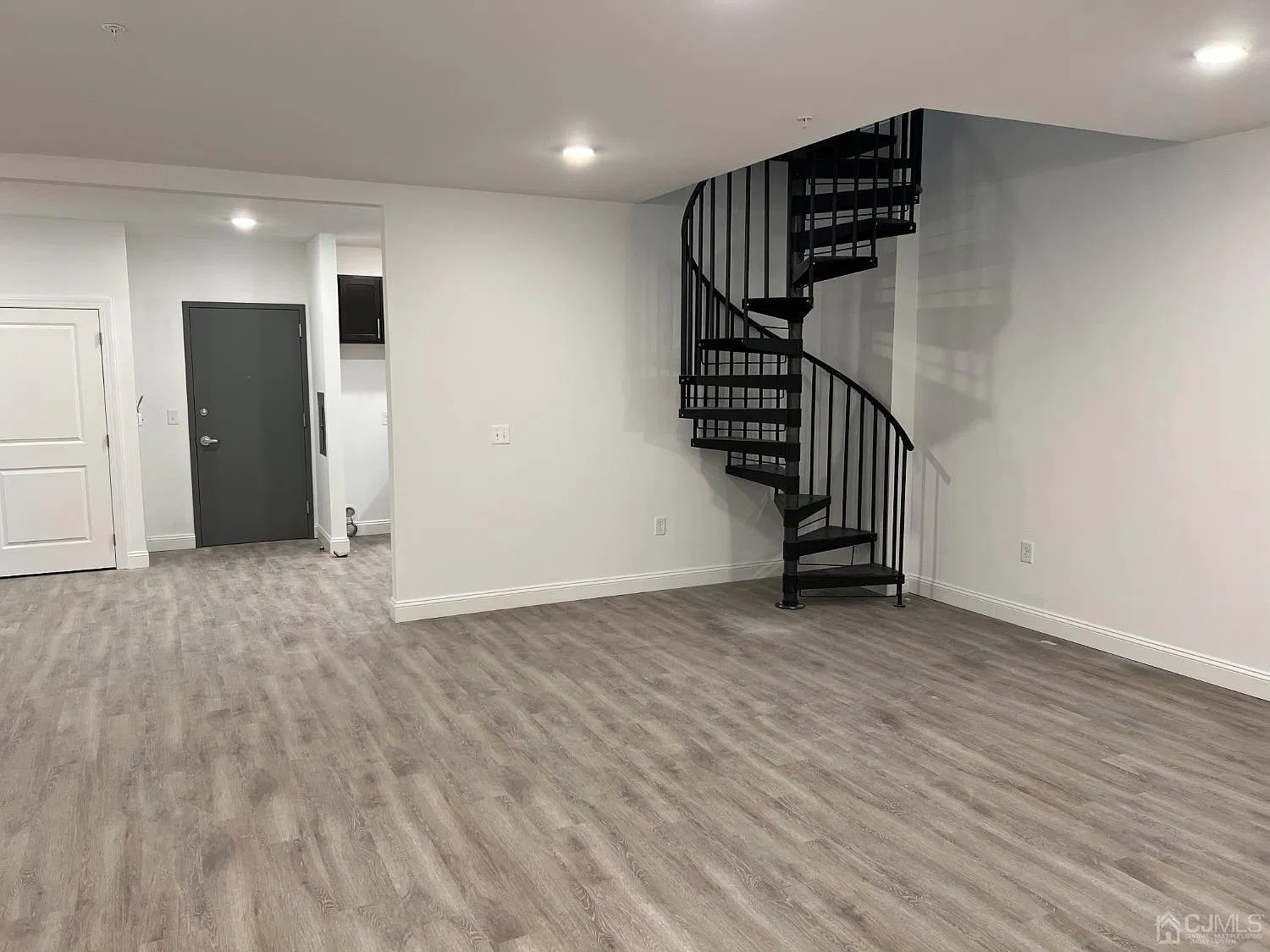 2 bed, 1.5 bath, $2,650 — Photo 2