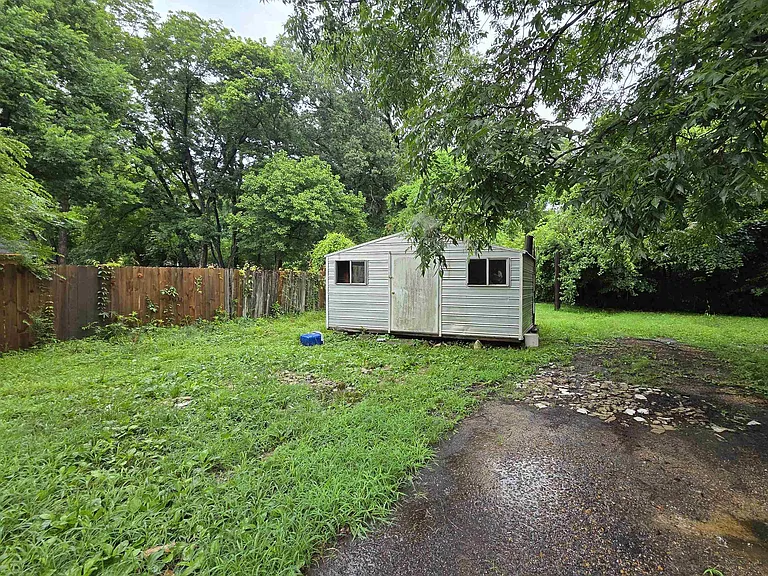 1706 Echles St — Photo 24