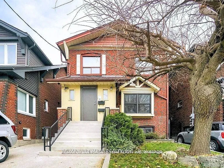 745 Coxwell Ave #UPPER — Photo 1