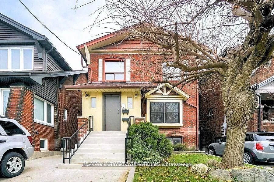 745 Coxwell Ave #UPPER