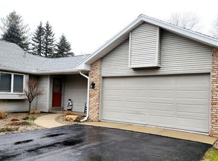 102 E Gatehouse Dr, Edmore, MI 48829